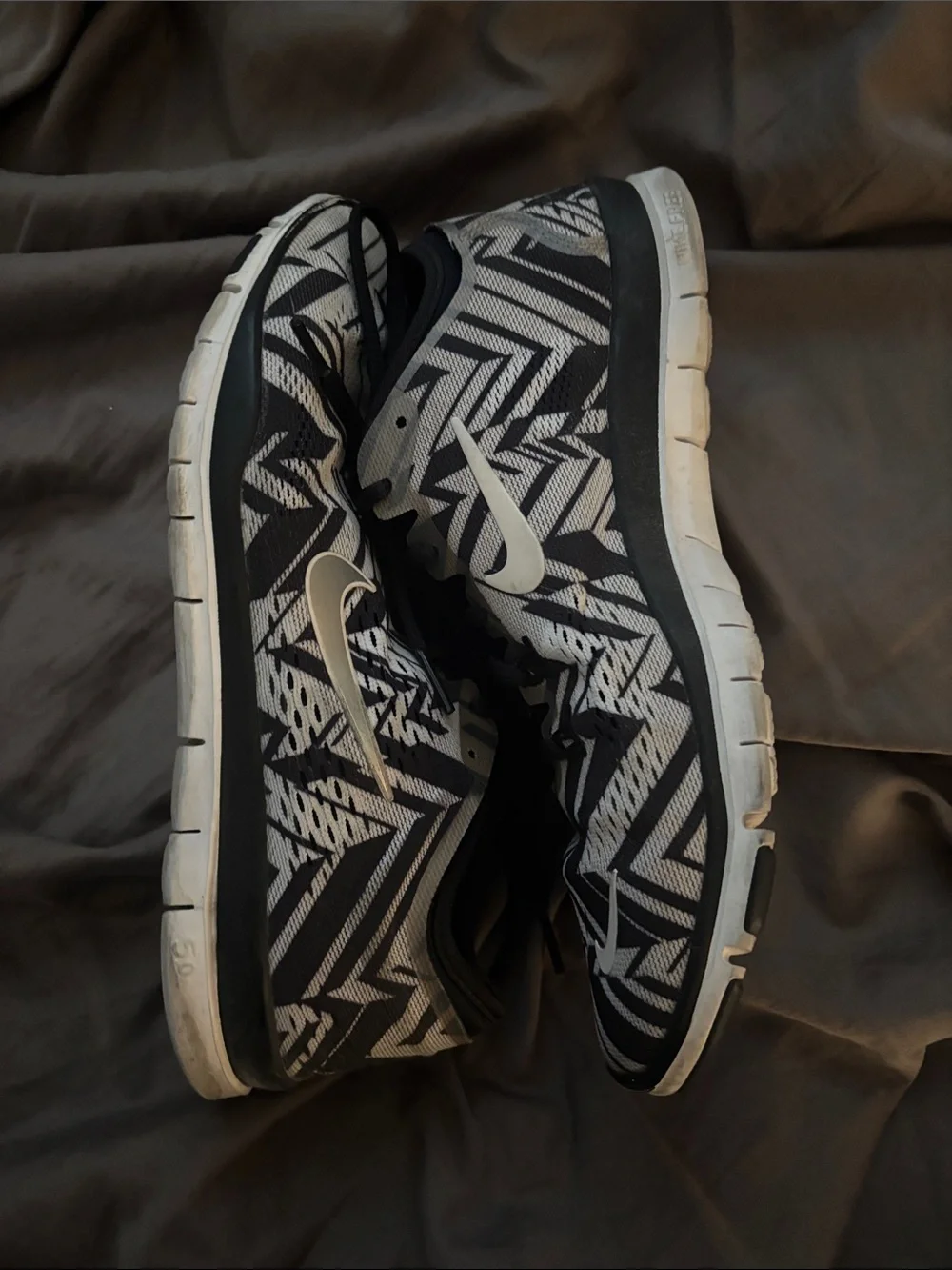 Nike Men's Black and White Patterned Running Sneakers